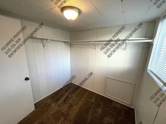 Building Photo - 881 N 500 E