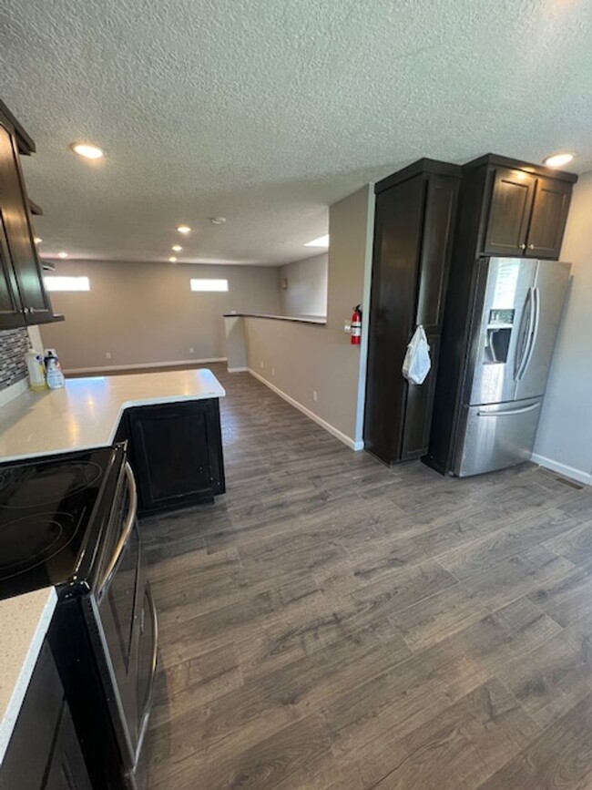 Building Photo - Beautifully Remodeled 2 Bedroom 1 Bath 1 C...