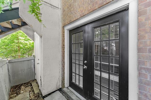 Building Photo - 9621 Walnut St