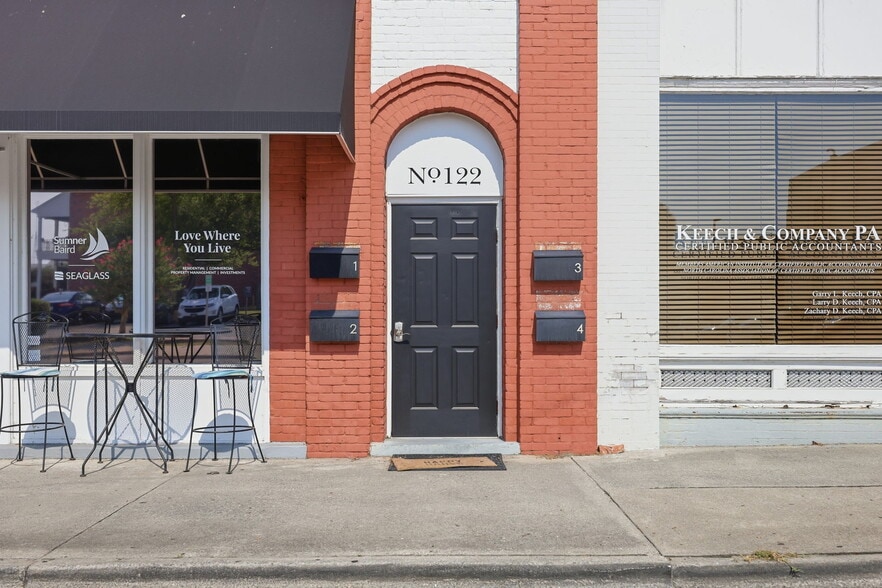 Building Photo - 122 S Market St