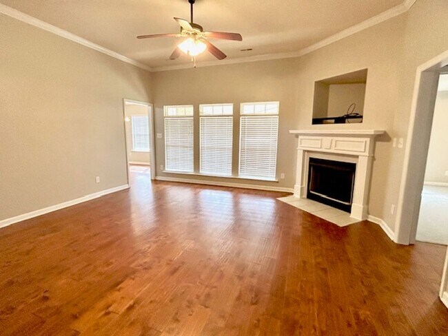 Building Photo - Coming soon! 10/10 Charming 3-bedroom bric...