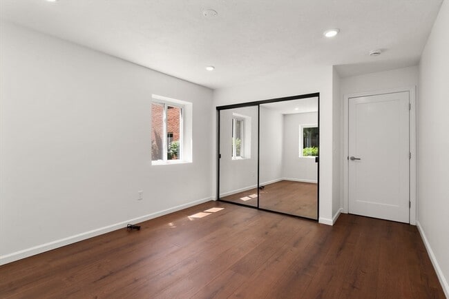 Building Photo - 47 Bayberry Dr