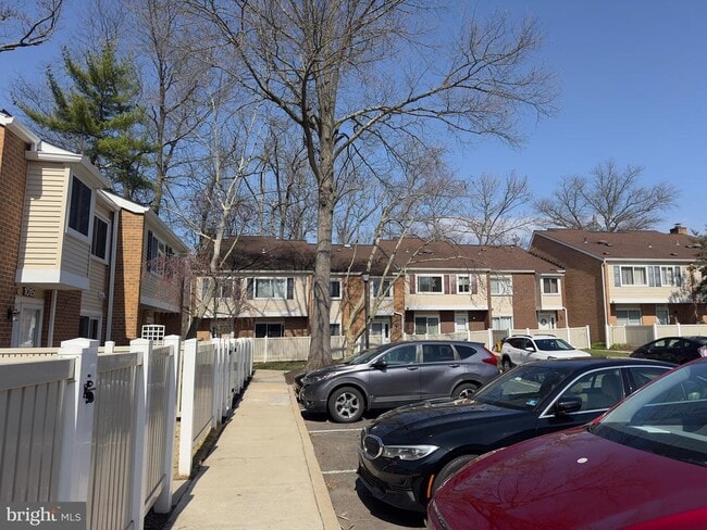 Building Photo - 1017 Oaklyn Ct