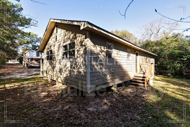Building Photo - 1746 Cody Rd N