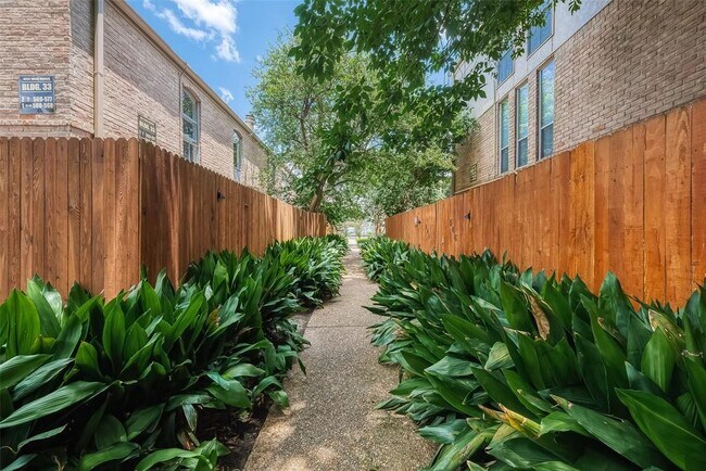 Building Photo - 4629 Wild Indigo St