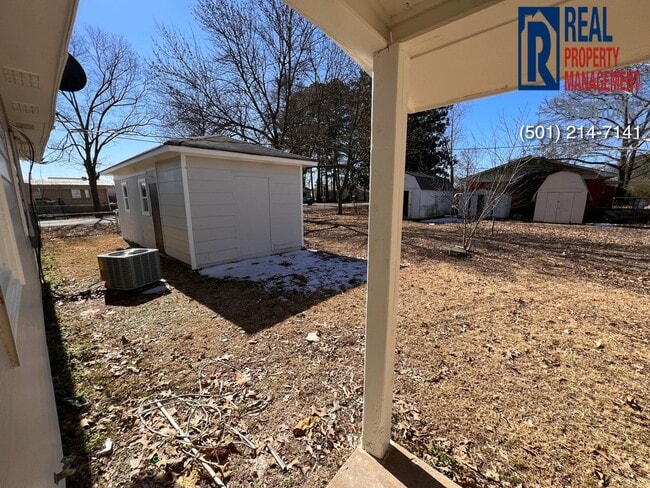 Building Photo - 300 N Bailey-