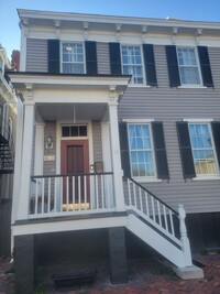 Building Photo - Fully furnished 3 bed, 2.5 baths townhome ...