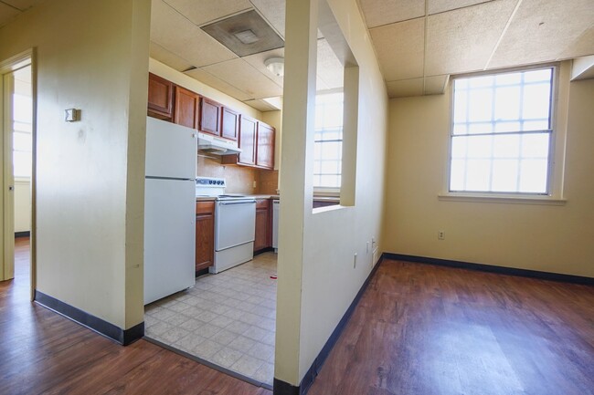 Building Photo - Lebanon School District 2nd Floor 2 Bedroo...