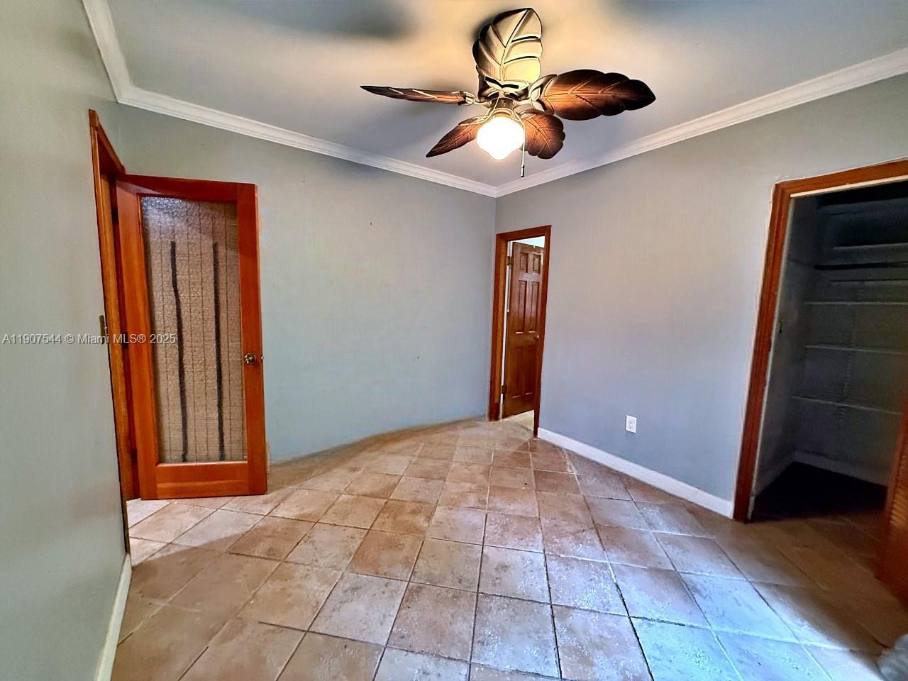 Building Photo - 1915 Country Club Prado