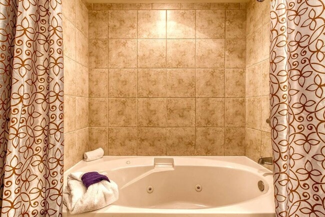 Building Photo - FULLY FURNISHED!!! GREAT FOR CORPORATE HOUSING!!!!