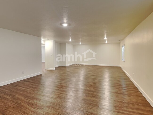 Building Photo - 2997 E S Village Dr