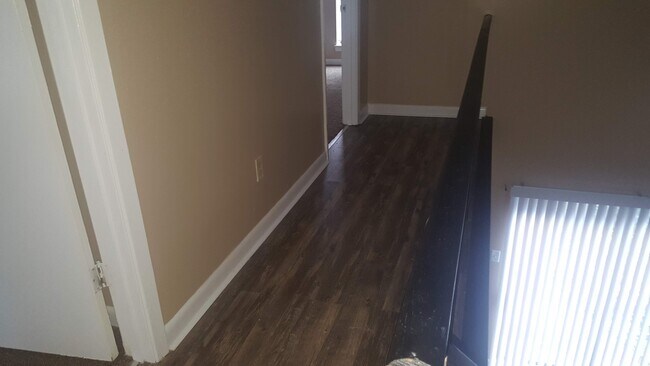Building Photo - 655 Watson (Duplex)
