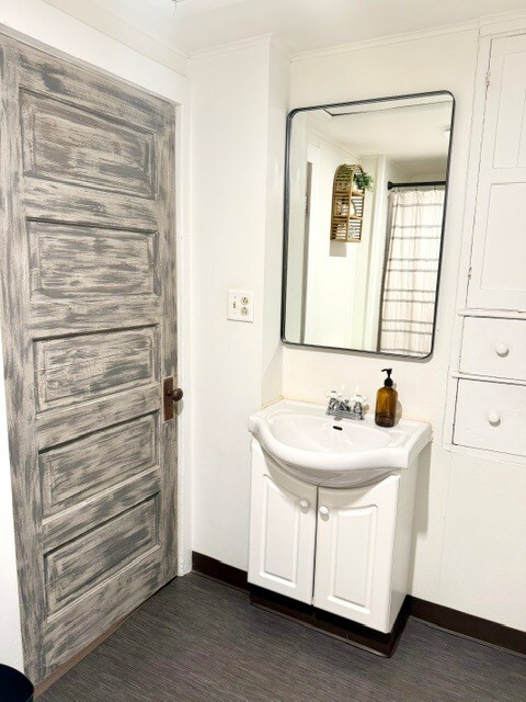 Bathroom - 819 W Commercial St