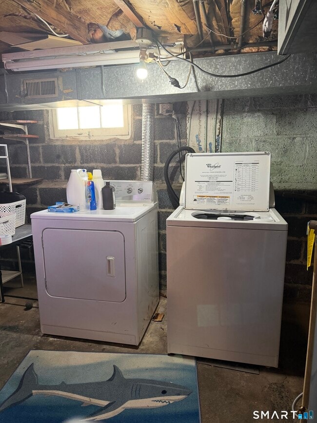 Building Photo - 197 Robert Treat Pkwy