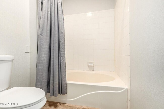 Building Photo - Lovely unit at Mira Vista Condominiums