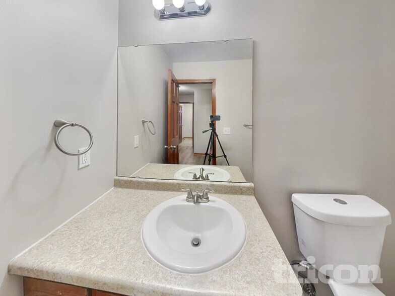 Building Photo - 2248 Longhorn Ln