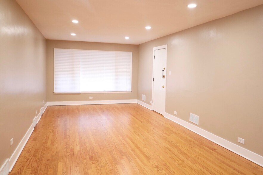 Building Photo - 8124 S Calumet Ave