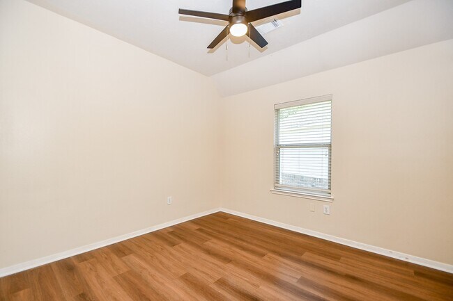 Building Photo - 1310 Lake Edinburg Ct