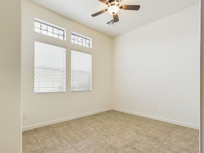 Building Photo - Carefree Hwy/27th Dr Gorgeous 6 Bedrooms/4 Bath 3695 Sq Ft Home