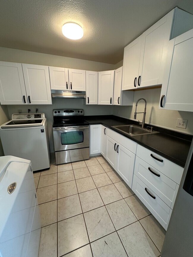 Building Photo - GET $500 OFF IF YOU MOVE IN BY FEB 20TH!!!