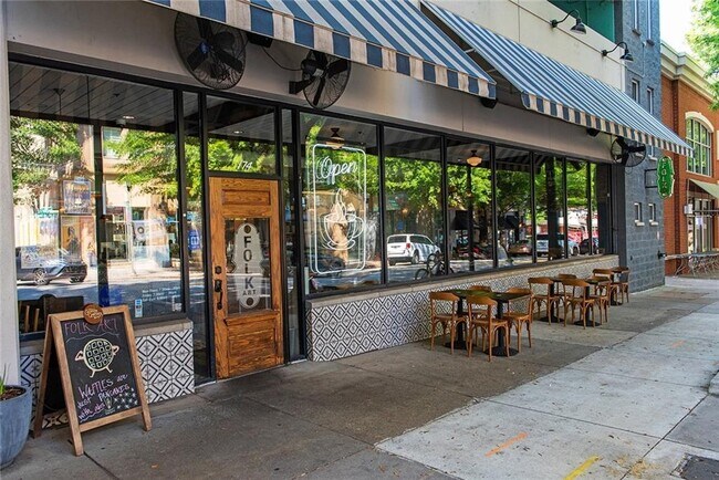 Building Photo - 408 Sycamore Dr