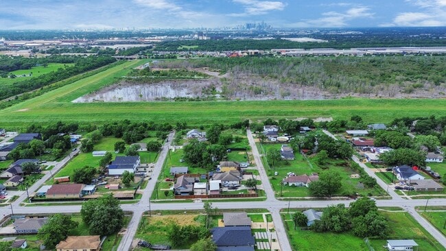 Building Photo - 9808 Nedwald St