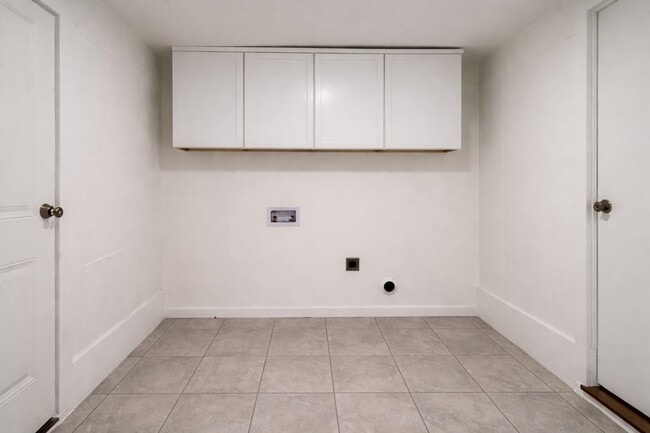 Building Photo - 209 W Alfred St