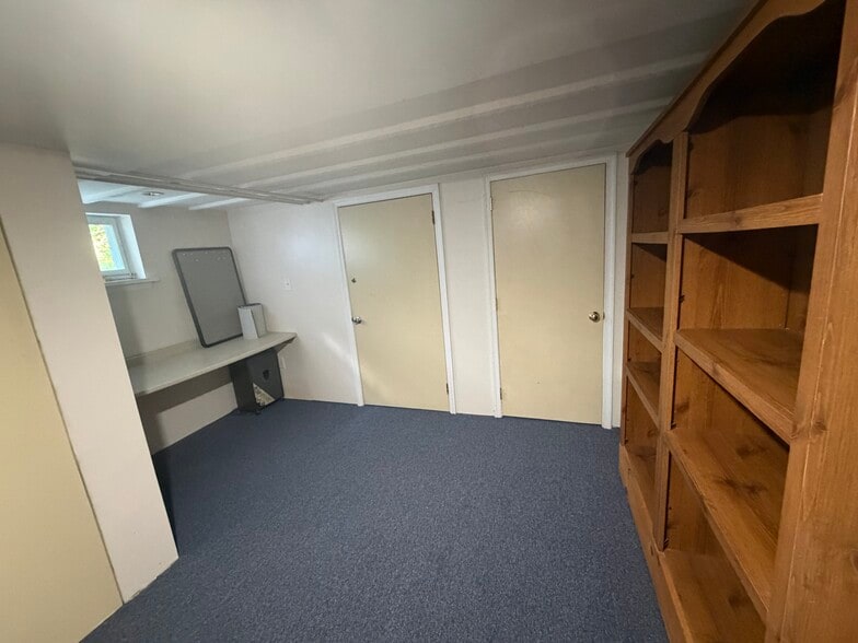 Built-In Desk in Basement - 136 N Green St