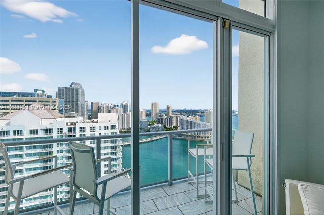 Building Photo - 1155 Brickell Bay Dr