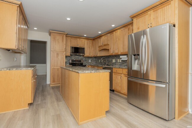 Building Photo - 2644 Waterstone Dr