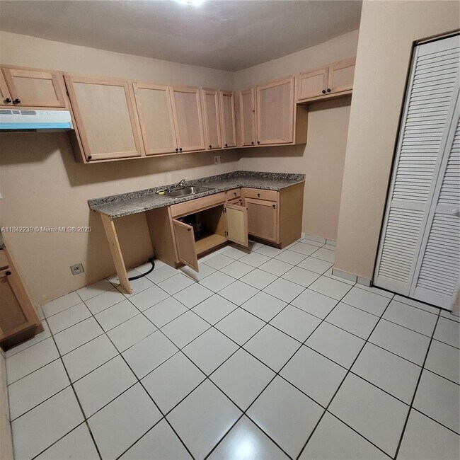 Building Photo - 5100 SW 41st St
