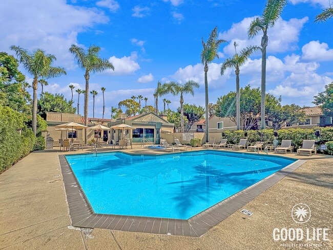 Building Photo - Modern Second-Story 2B/2BA in the Heart of San Diego with Resort-Style Amenities.