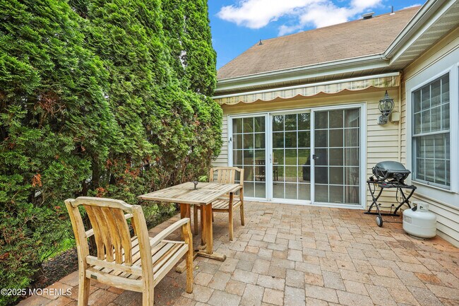 Building Photo - 49 Baltusrol Dr
