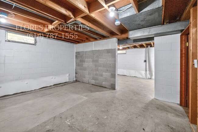 Building Photo - Newly Remodeled, Spacious House, 2 Car Garage