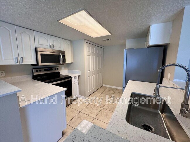Building Photo - 824 Washington Palm Loop