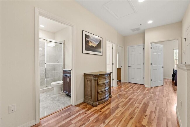 Building Photo - 2060 Royal Vista Ct