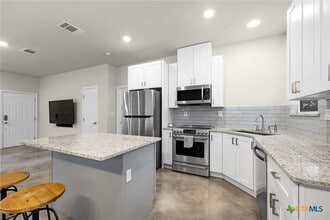 Building Photo - 446 W Overlook Dr