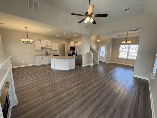 Building Photo - 2113 Metcalf Wy