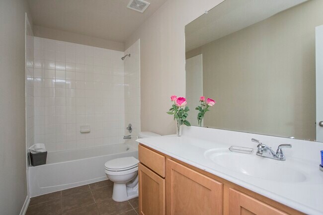 Building Photo - 2209 Onyx Ct