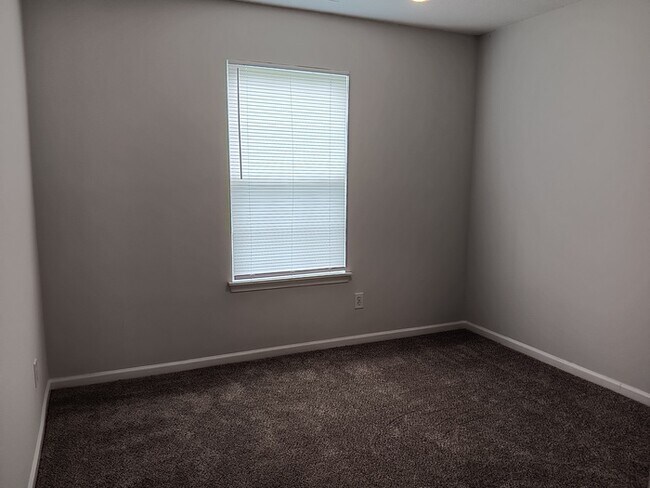 Building Photo - 2540 Governors Pointe Ct NE