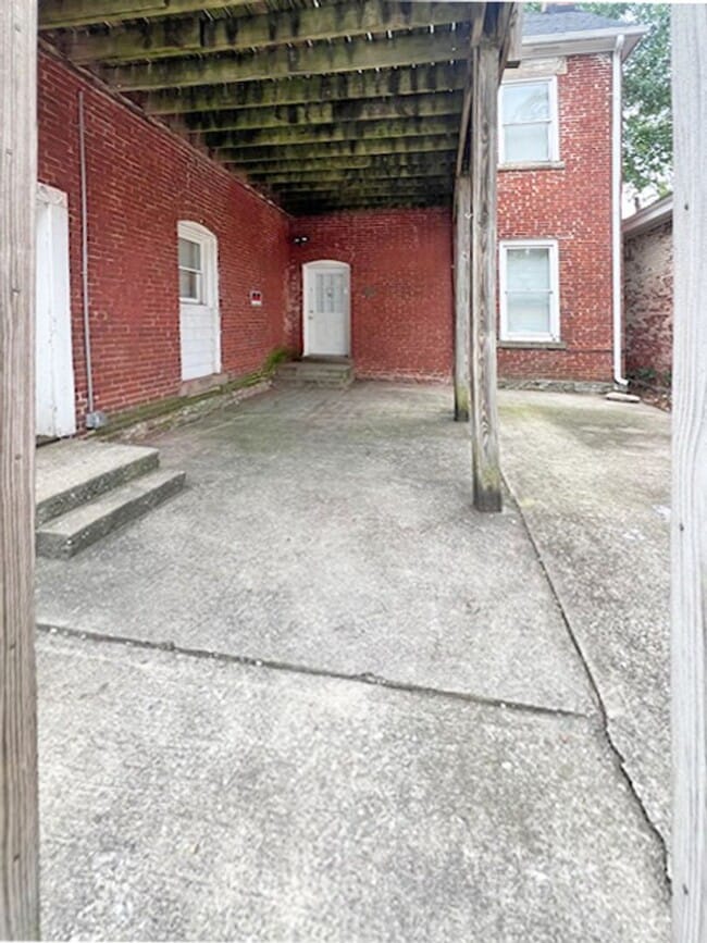 Building Photo - AKS390