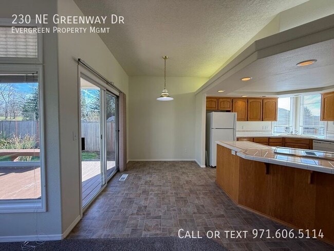 Building Photo - 230 NE Greenway Dr