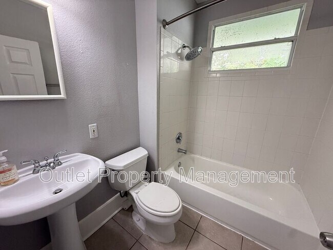 Building Photo - 737 Carlson Dr