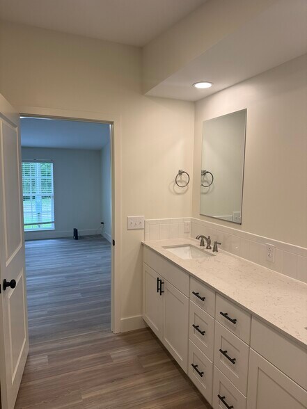 Building Photo - 2430 Little Hickman Rd