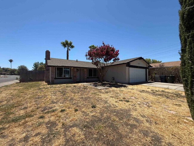 Building Photo - 1 Deertree Ct