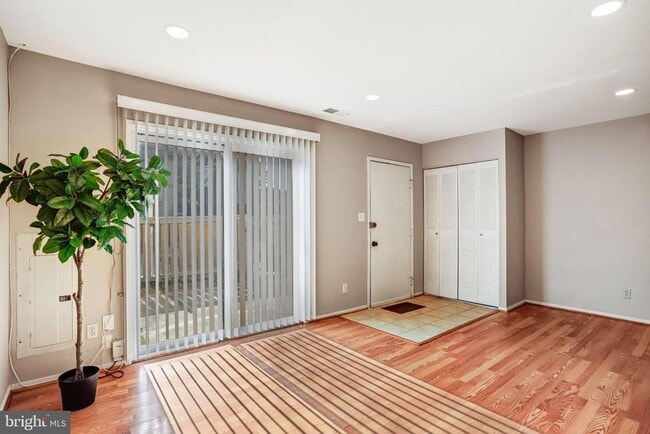 Building Photo - 9930 Brookridge Ct