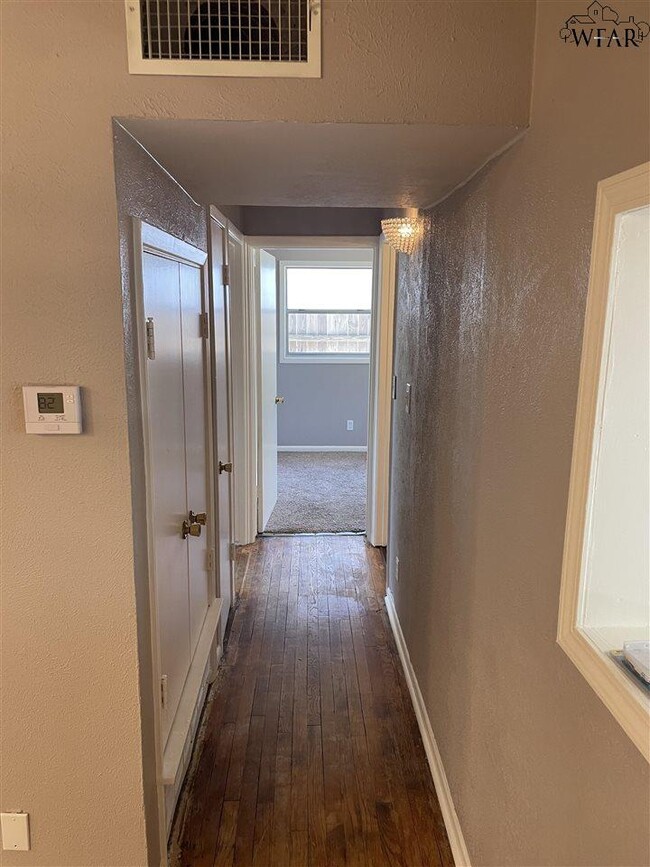 Building Photo - 4300 Barnett Dr