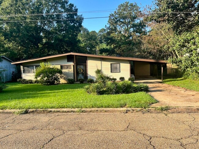 Building Photo - 1063 Capri Cir