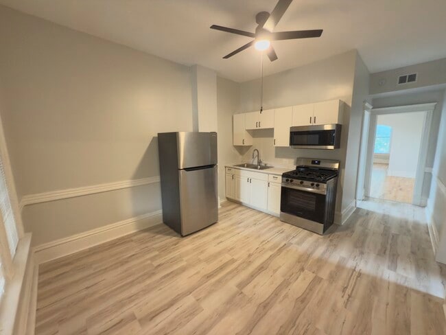 Building Photo - 845 N Mozart St