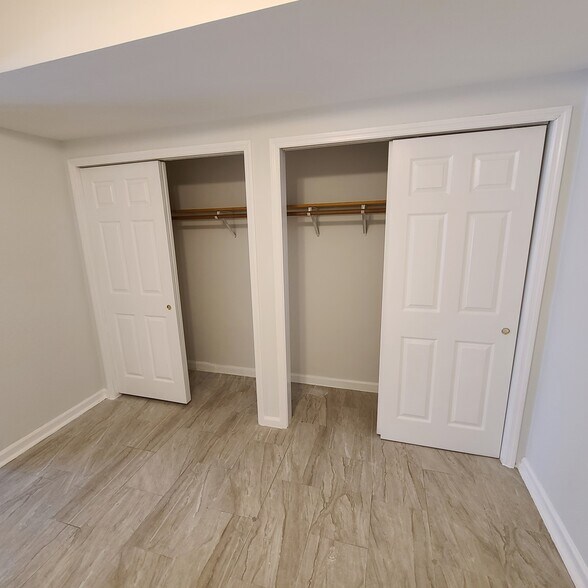 Large Closets - 5410 Adams St